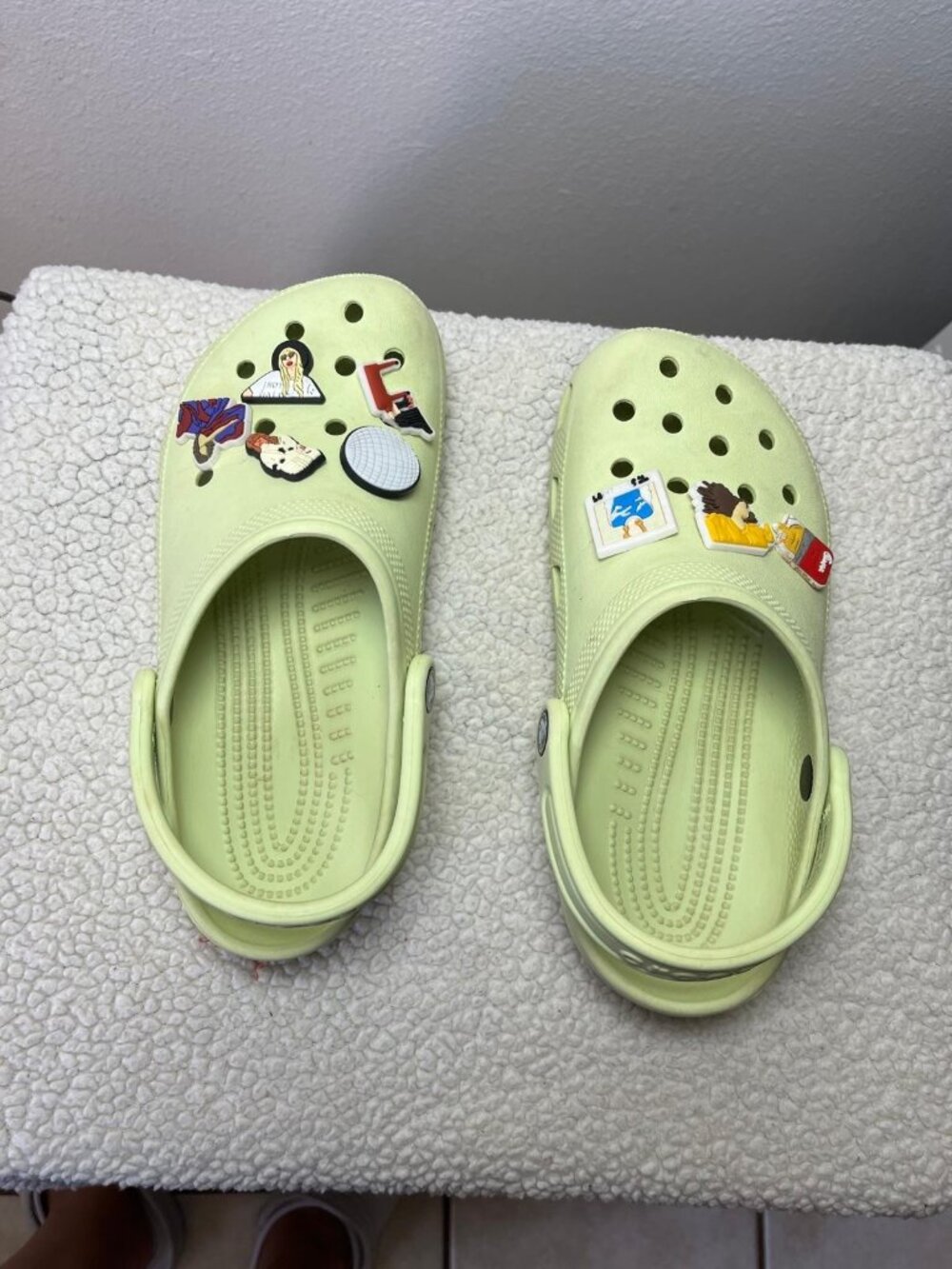 Crocs Unisex Green Classic Slip-On Clogs Size Men's 5 Women's 7
